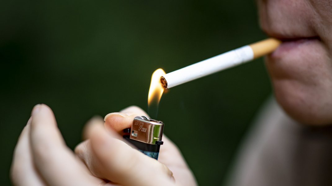 Photo of Fumatul va fi interzis în stațiile PECO, pe terasele cluburilor și în parcurile de distracții